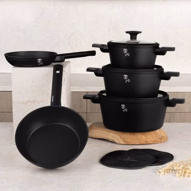 Set de 10 piezas de vajilla con superficie de titanio antiadherente Berlinger Haus en color negro mate con cacerola y tapa de aluminio y acero inoxidable