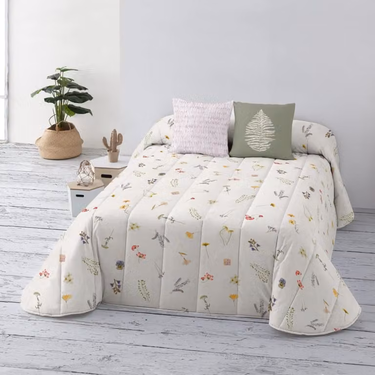 Colcha boutí multicolor con diseño floral de estilo mediterráneo An/P: 250 x 270 cm