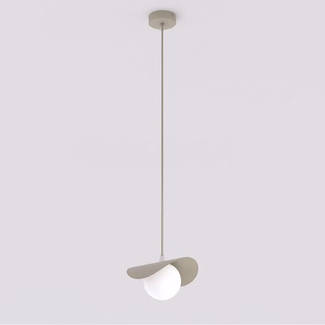 Lámpara colgante Ritual de KENDRA HOME en metal marrón y vidrio transparente con diseño minimalista de esfera