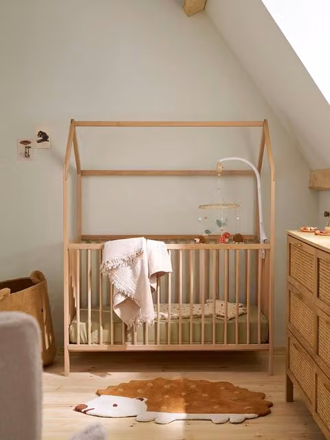 Cuna cabaña VERTBAUDET para bebé de madera de haya en color marrón con diseño escandinavo, An/P/Al: 120 x 60 cm