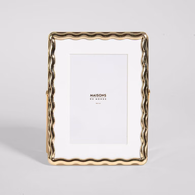 Marco de fotos clásico de Maisons du Monde en metal dorado para mesa, 10 x 15 cm