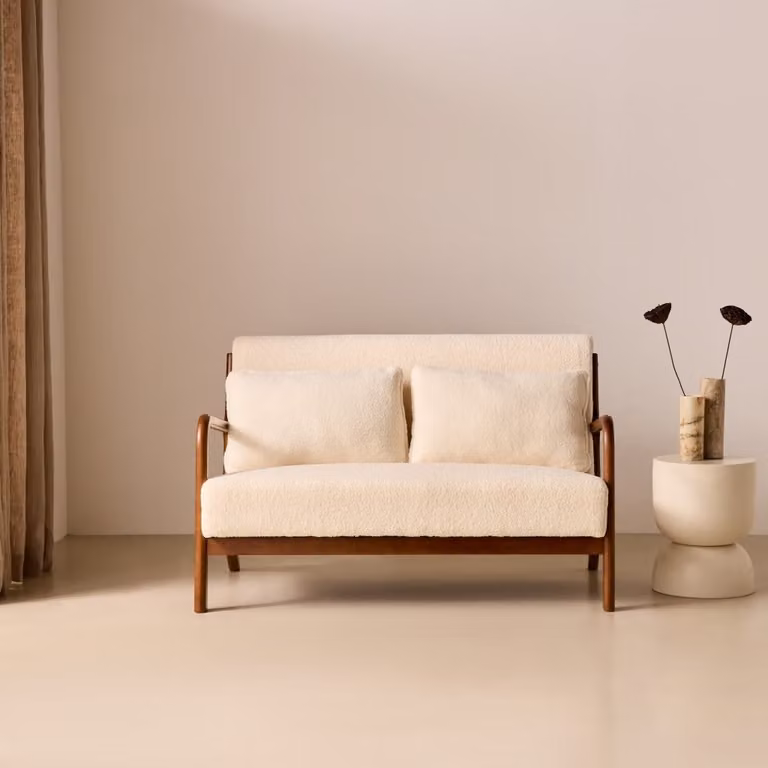 Banco de borreguito Sweeek de 2 plazas en madera de hevea y tejido beige, An/P/Al: 124 x 83 x 77 cm