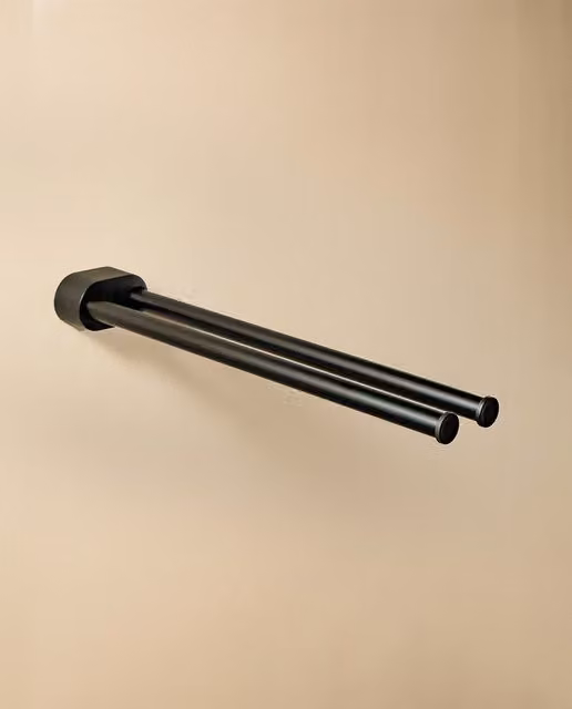Toallero de barra giratorio Architect S+ Cosmic en acero inoxidable color negro para montaje en pared