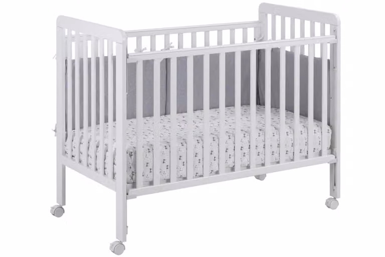 Cuna de madera ikid para bebés con lateral albatible y 5 alturas de somier, color blanco y multicolor, An/P/Al: 120 x 60 cm