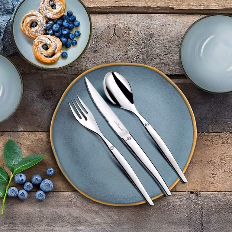 Set de cubertería Lou Laguiole de 24 piezas en acero inoxidable color plata pulido para adultos