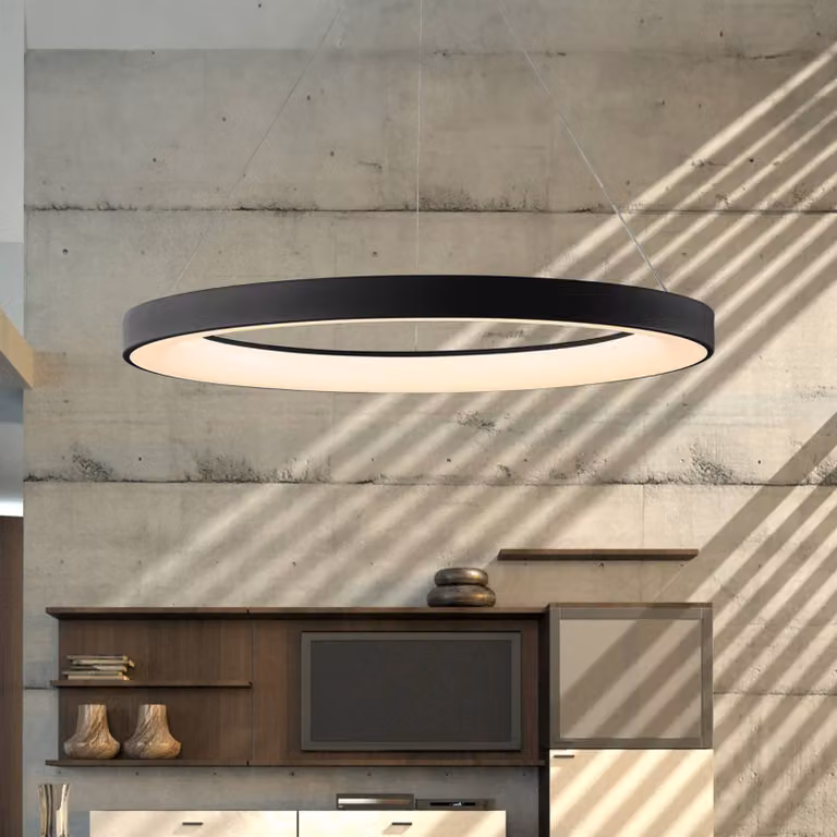 Lámpara colgante LED Mantra Iluminación Niseko II en color negro con mando a distancia y altura regulable para salón o comedor