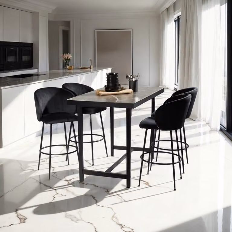 Set de 4 taburetes altos TecTake tapizados en terciopelo negro para cocina, An/P/Al: 51 x 60 x 106 cm