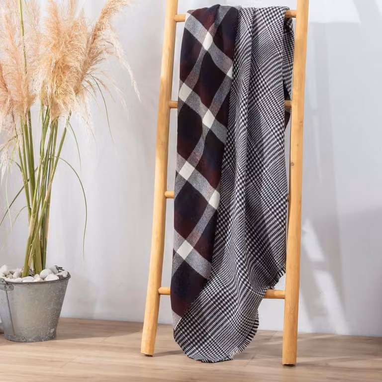Manta plaid reversible Manterol de cuadros azules con flecos, An/P: 130 x 170 cm