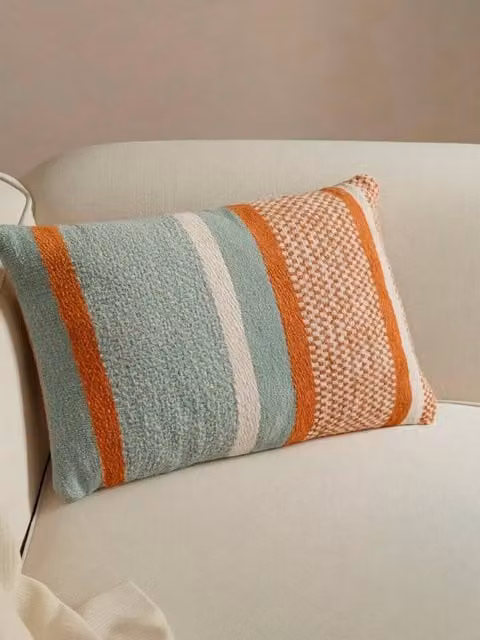 Cojín Api de Kenay Home con diseño de rayas en colores verde, naranja y blanco, de algodón y forma rectangular, An/P/Al: 40 x 40 x 40 cm