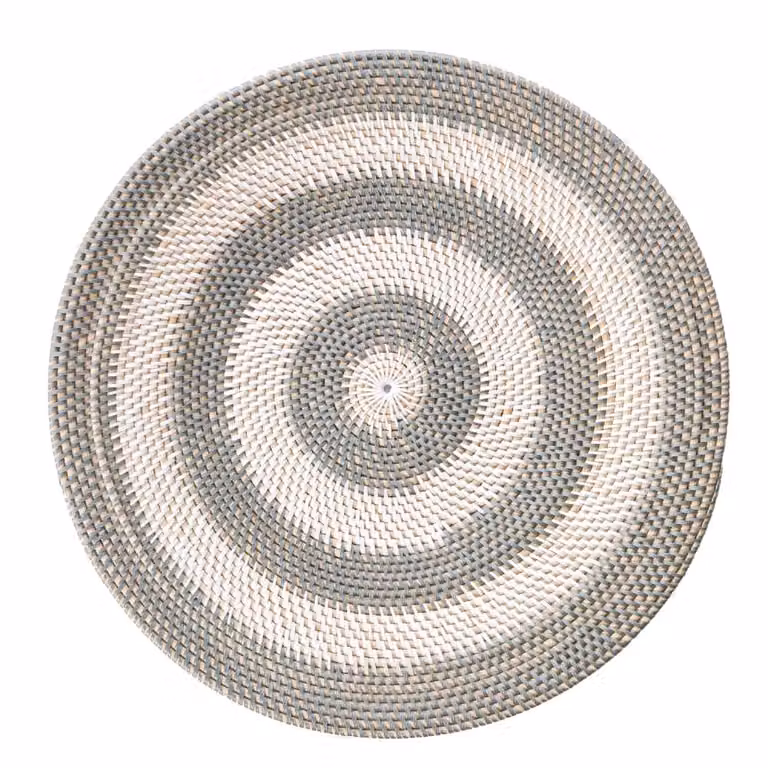 Plato decorativo redondo de ratán NATYAL con diseño geométrico boho en gris y blanco, Diámetro: 70 cm