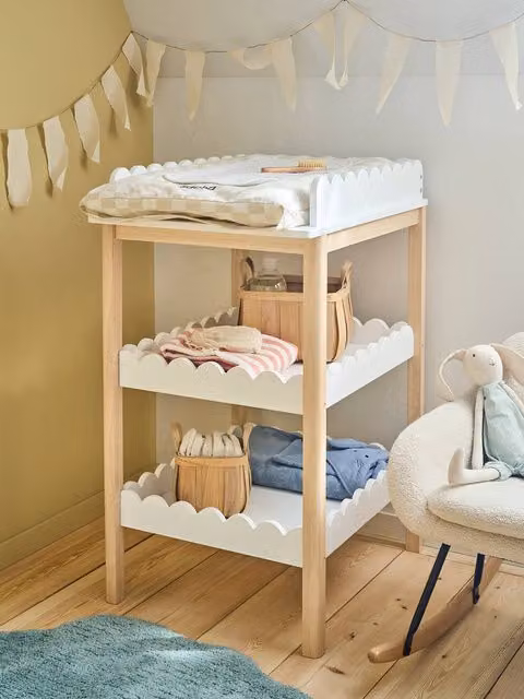 Mesa cambiador FESTON de VERTBAUDET en color blanco con almacenamiento integrado y acabado mate de madera de caucho