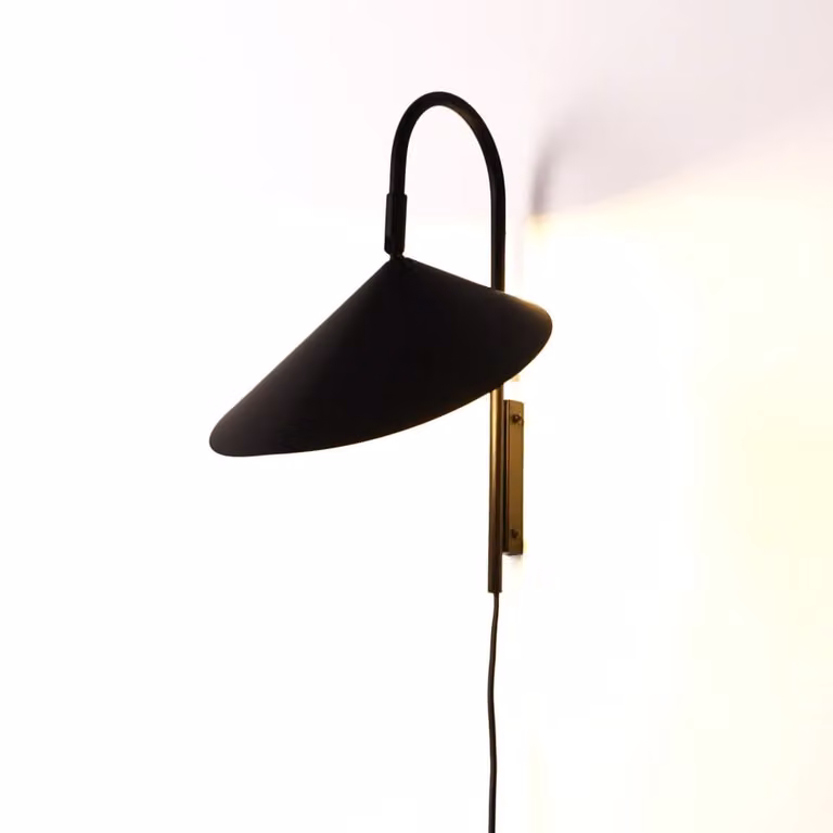 Aplique de pared nórdico minimalista ALPINALUZ de metal con diseño de cono para dormitorio y sala de estar, disponible en negro, blanco o rojo con casquillo E27