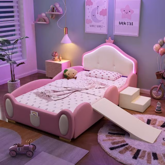 Cama Infantil Crown Cartoon de Kellany con Tobogán, Escaleras y Tiras LED, Tapizada en Rosa y Beige, An/P/Al: 90 x 200 cm