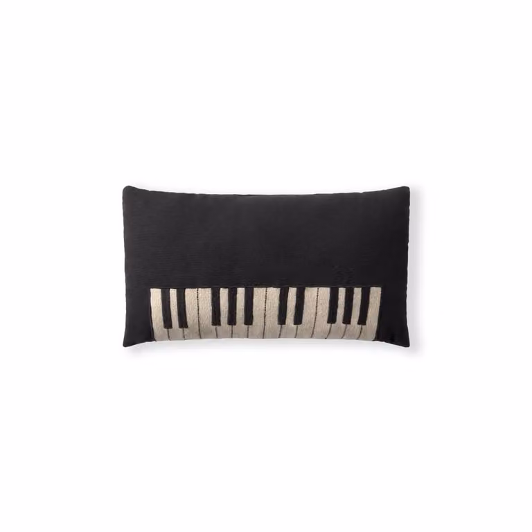 Cojín infantil de algodón Lorena Canals con diseño de piano en color negro, An/P: 45 x 26 cm