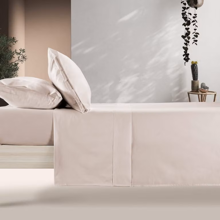 Juego de sábanas de algodón satén Mako de 400 hilos Manterol color beige con sábana bajera y fundas de almohada An/P/Al: 135 x 35 cm