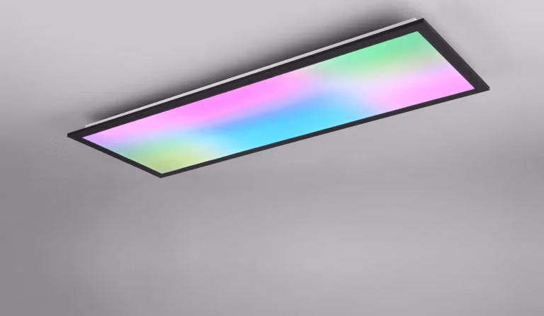 Lámpara de techo LED Reality Leuchten Beta de 31W, regulable con mando a distancia y función de luz nocturna, color negro mate, An/P/Al: 80 x 29,5 x 5 cm