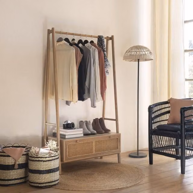 Perchero Atmosphera Tiria de estilo escandinavo en fresno, ratán y metal con un cajón para recibidor o dormitorio, color marrón y beige, An/P/Al: 90 x 45 x 162 cm