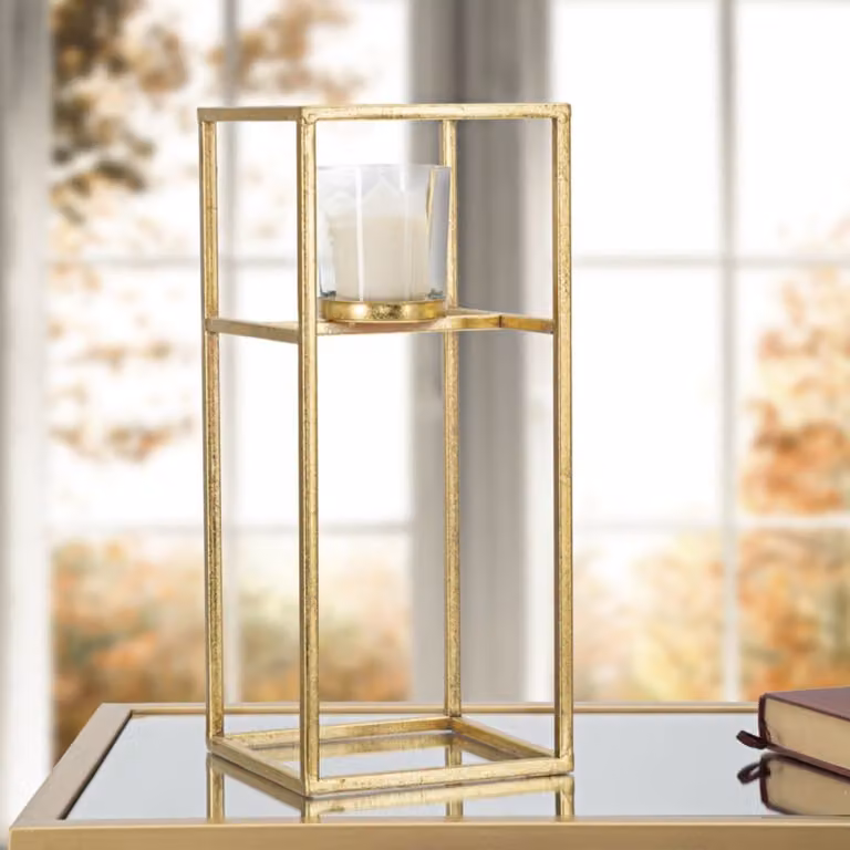 Portavelas geométrico Mauro Ferretti de metal dorado con vaso de vidrio, An/P/Al: 15 x 15 x 35 cm