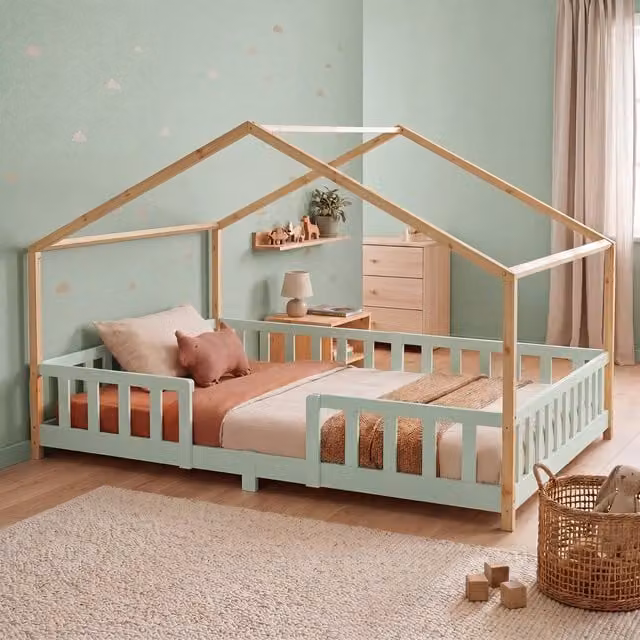 Cama para niños en forma de casa de madera de pino en color verde menta y natural de en.casa, An/P/Al: 120 x 200 cm