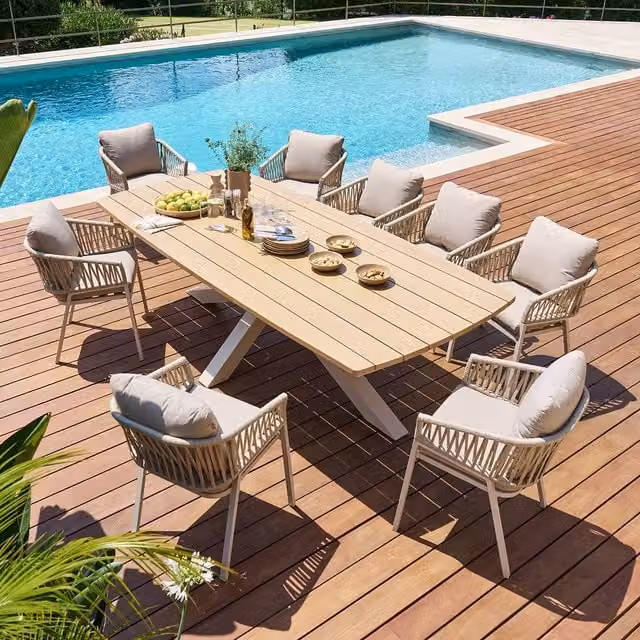 Mesa de jardín Oraclion de 10 plazas Hespéride en color marrón de aluminio con recubrimiento en polvo