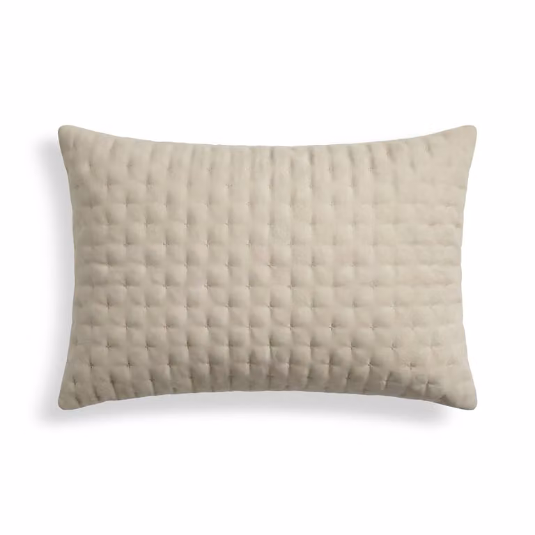 Funda de almohada acolchada reversible de microfibra lisa color beige de TERRACOTA An/P: 50 x 80 cm