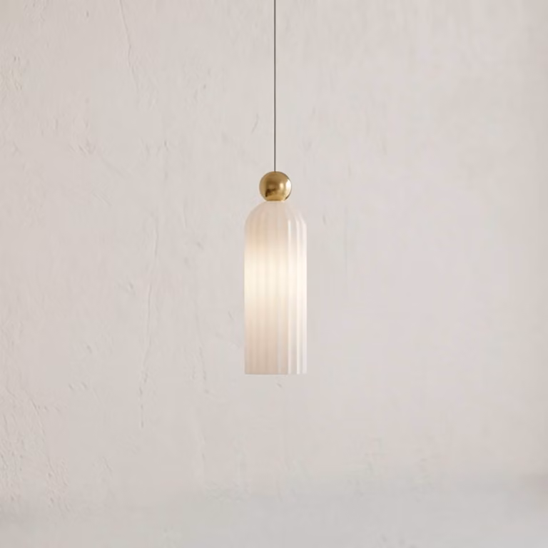 Lámpara colgante moderna Maytoni de cristal y latón dorado con pantalla blanca para salón o comedor, regulable