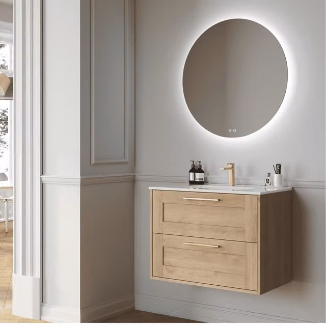 Mueble de baño suspendido BAÑO TOTAL con lavabo cerámico, 2 cajones con cierre suave y tiradores dorados, acabado roble natural y blanco, An: 80 cm