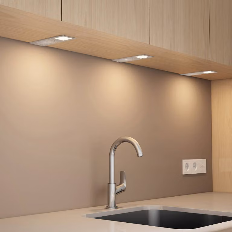 Juego de 3 lámparas LED bajo mueble Arcchio de Nortra en aluminio gris, regulables y de montaje en superficie para salón o comedor