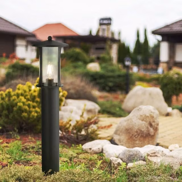 Lámpara de camino exterior LICHT-ERLEBNISSE en color negro con vidrio transparente, diseño moderno de aluminio para jardín o terraza, IP44, compatible con bombilla E27, Altura: 73 cm