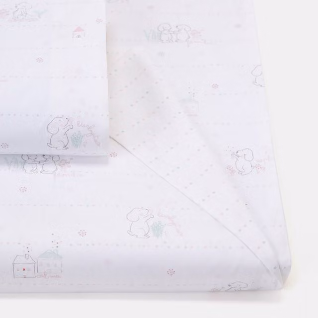 Juego de funda nórdica y funda de almohada de 2 piezas Cotton Juice Baby Home colección Sésamo en percal de algodón reversible color rosa y blanco para bebés
