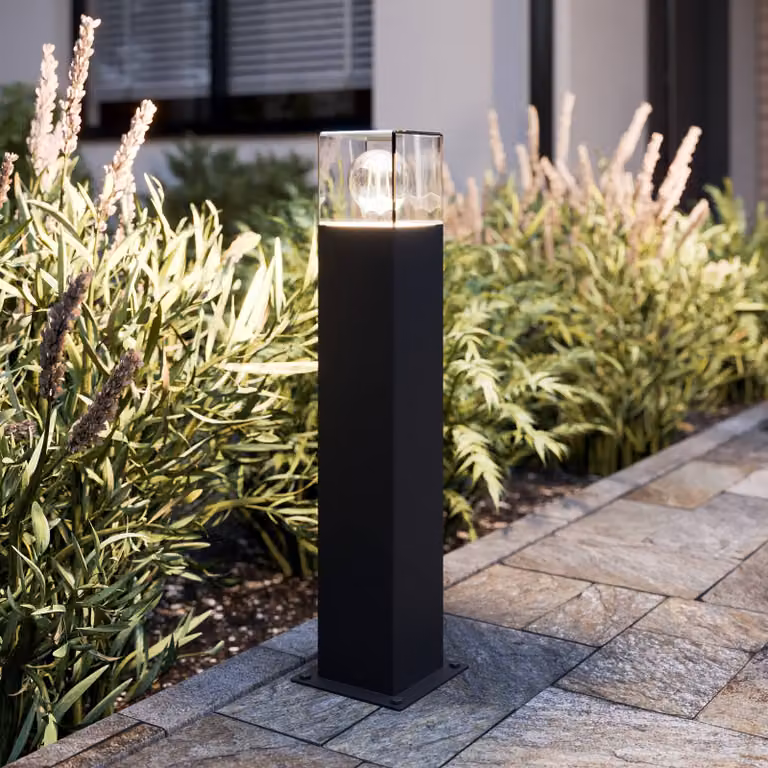 Baliza luminosa de camino Keke de Lucande, atenuable, color negro y gris, diseño moderno para jardín en aluminio y plástico