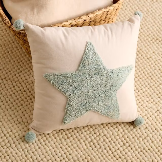Cojín decorativo infantil Starry de Mini Home - Diseño de estrellas, cuadrado, verde y beige, An/P/Al: 40 x 40 x 1 cm