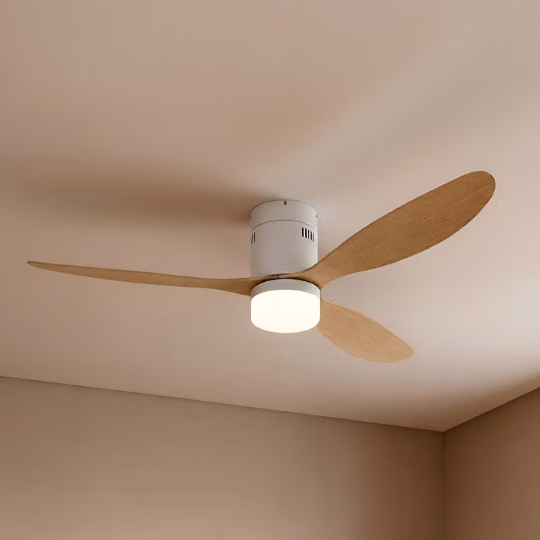 Ventilador de techo LED Lucande Kayu moderno en blanco y madera con mando a distancia, Diámetro: 132 cm