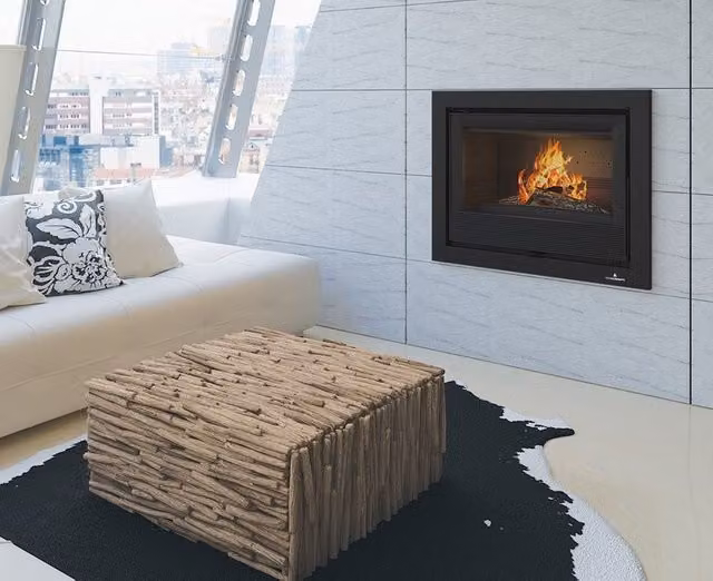 Inserto para chimenea de leña Azura Home Design Holguin de 19 kW en acero y hierro fundido, color negro o rojo, con diseño rectangular empotrado y turbina