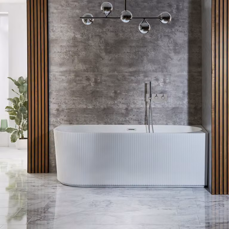 Bañera exenta de esquina Hudson Reed en color blanco, diseño para lado derecho, fabricada en acrílico, An/P: 170 x 80 cm