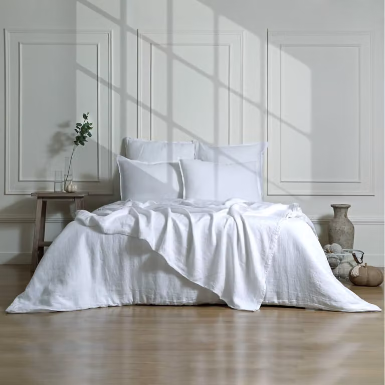 Juego de cama de lino Febronie color blanco con funda nórdica de 240x220 cm y fundas de almohada de 65x65 cm
