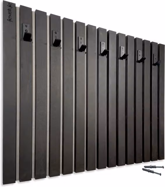 Percha de madera Lamele de FLEXISTYLE en color negro y gris con acabado mate y ganchos distribuidos para adultos
