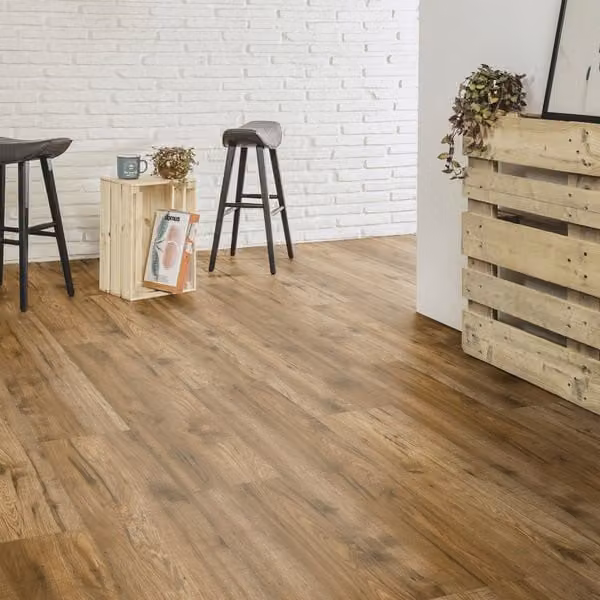 Suelo laminado Cooke & Lewis efecto madera color marrón de 8 mm con sistema click