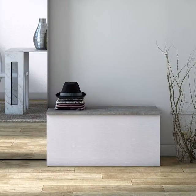 Banco baúl con cierre lento y tapa efecto hormigón en color blanco y gris para salón o entrada