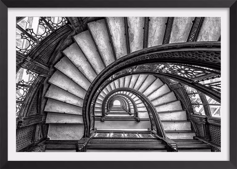 Póster de escalera circular abstracto Hexoa con marco negro, An/Al: 45 x 30 cm