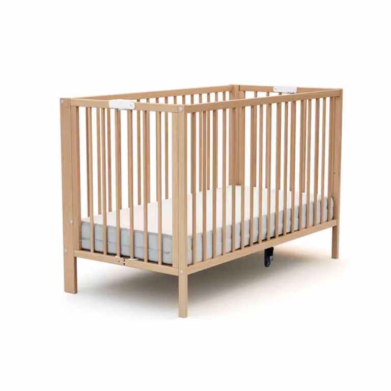 Cuna plegable AT4 de madera de haya barnizada en colores blanco o marrón para bebés, An/P/Al: 120 x 60 x 82 cm