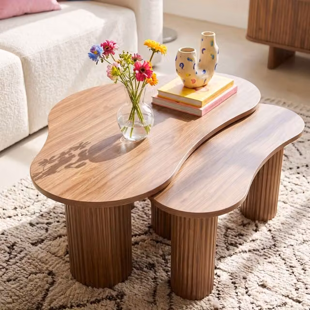 Mesa de centro nido Oviala de melamina con acabado mate en colores marrón y beige y diseño ovalado moderno