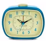 Reloj digital retro con alarma Kikkerland en color azul para mesa