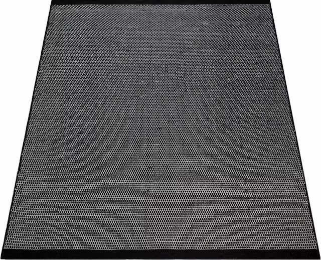 Alfombra Karma de lana y algodón negra de estilo minimalista An/P/Al: 150 x 80 cm