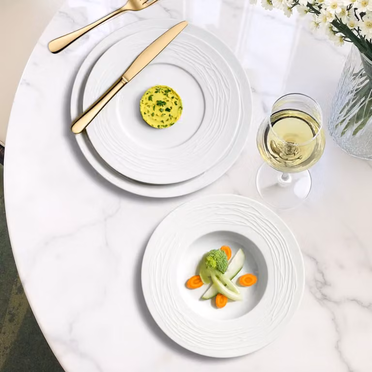 Servicio de vajilla de 18 piezas Medard de Noblat en porcelana blanca para adultos