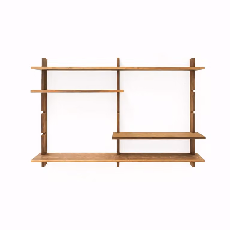 Hannun Aloma estantería modular de pared de madera de abeto en color marrón con estantes ajustables