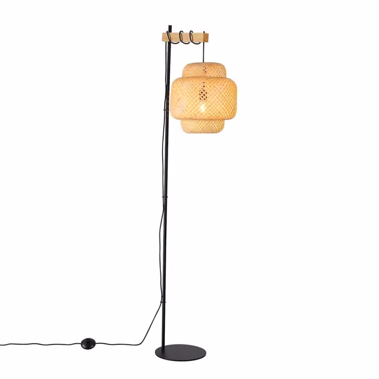 Lámpara de pie Anja de ALPINALUZ con estructura de madera y pantalla de bambú en color beige y negro, diseño boho con interruptor de pie y altura ajustable de 157 cm